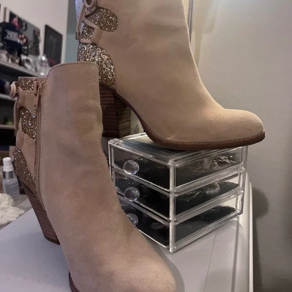 Woman boots - Picture 1 of 3